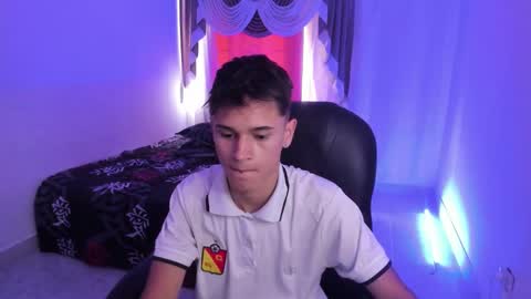 Aaron online show from December 18, 7:20 pm