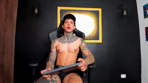 Snapshot of aron_ford chatting on December 9, 2:06 pm Aron ford online show from December 9, 2:06 pm