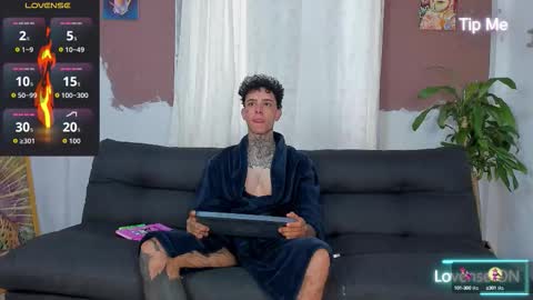 Snapshot of aron_ford chatting on October 14, 12:28 pm Aron ford online show from October 14, 12:28 pm