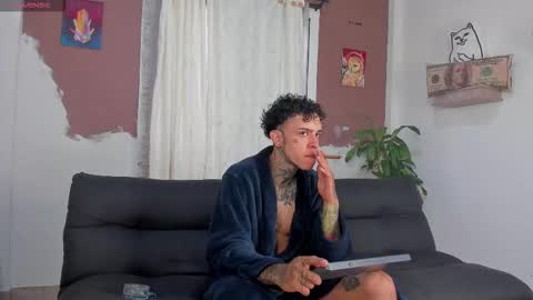 Snapshot of aron_ford chatting on October 17, 11:57 am Aron ford online show from October 17, 11:57 am