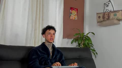 Snapshot of aron_ford chatting on October 23, 12:04 pm Aron ford online show from October 23, 12:04 pm