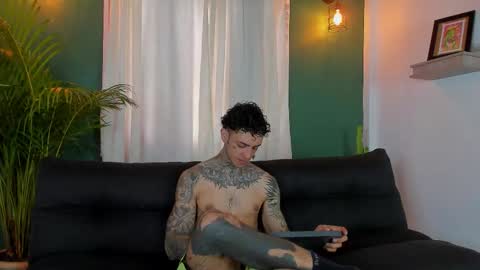 Snapshot of aron_ford chatting on October 30, 2:40 pm Aron ford online show from October 30, 2:40 pm