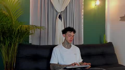 Snapshot of aron_ford chatting on November 1, 10:06 am Aron ford online show from November 1, 10:06 am