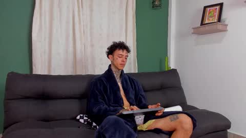 Snapshot of aron_ford chatting on November 5, 7:52 am Aron ford online show from November 5, 7:52 am