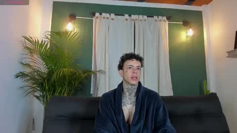 Snapshot of aron_ford chatting on November 7, 9:53 am Aron ford online show from November 7, 9:53 am