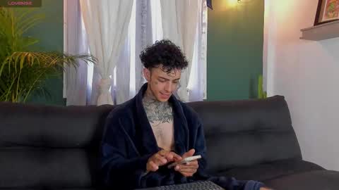 Snapshot of aron_ford chatting on November 8, 12:27 pm Aron ford online show from November 8, 12:27 pm