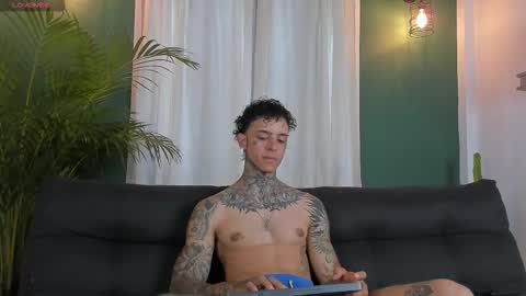 Snapshot of aron_ford chatting on November 12, 6:41 pm Aron ford online show from November 12, 6:41 pm