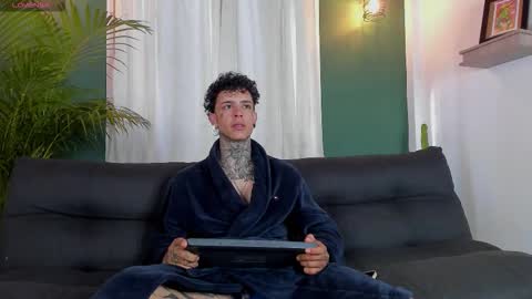 Snapshot of aron_ford chatting on November 13, 12:48 pm Aron ford online show from November 13, 12:48 pm