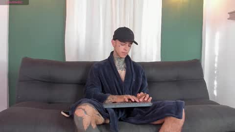 Snapshot of aron_ford chatting on November 21, 1:10 pm Aron ford online show from November 21, 1:10 pm