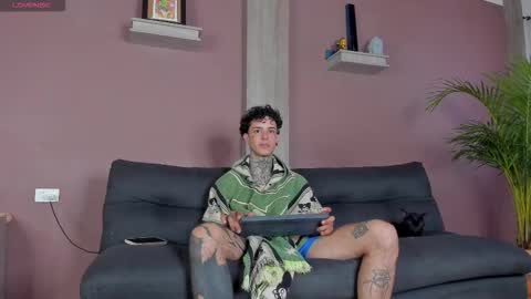 Snapshot of aron_ford chatting on November 23, 5:13 pm Aron ford online show from November 23, 5:13 pm