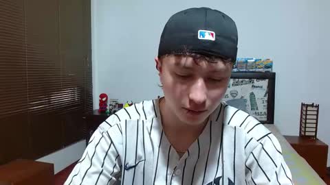 Snapshot of aron_miller18 chatting on January 9, 7:29 pm Aaron online show from January 9, 7:29 pm