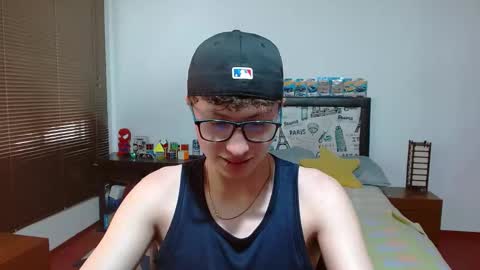 Snapshot of aron_miller18 chatting on January 21, 7:06 pm Aaron online show from January 21, 7:06 pm