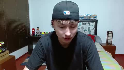 Snapshot of aron_miller18 chatting on February 12, 12:12 pm Aaron online show from February 12, 12:12 pm