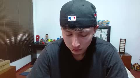 Snapshot of aron_miller18 chatting on March 12, 7:28 pm Aaron online show from March 12, 7:28 pm