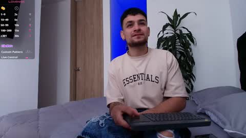 Aron Santoro online show from March 19, 4:33 pm