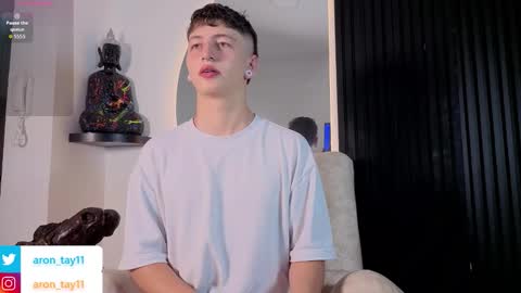 Snapshot of aron_tay chatting on November 5, 3:06 am your aron online show from November 5, 3:06 am