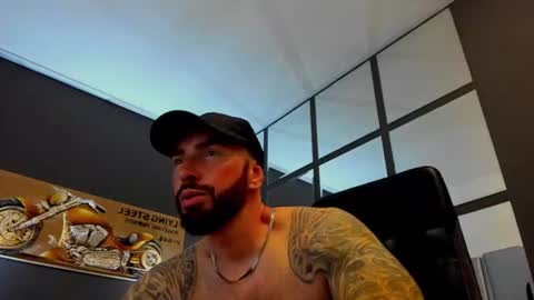 Snapshot of arongrant chatting on July 3, 9:27 am AronGrant online show from July 3, 9:27 am