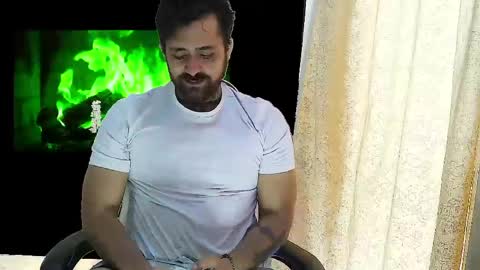 Snapshot of aronmiller404 chatting on May 22, 1:17 pm aronmiller online show from May 22, 1:17 pm