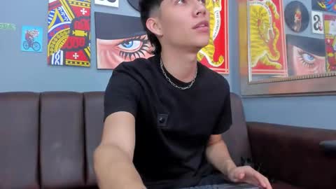 Snapshot of arontawers chatting on March 3, 7:09 pm Arontawers online show from March 3, 7:09 pm