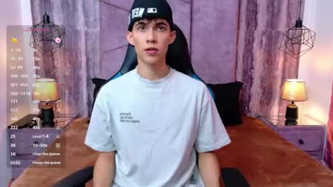Snapshot of arontawers chatting on July 16, 7:20 pm Arontawers online show from July 16, 7:20 pm