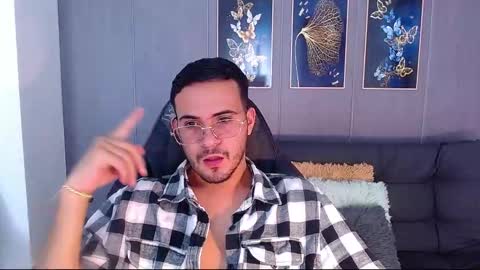 Snapshot of arontrey21_ chatting on September 23, 7:50 pm Adrian online show from September 23, 7:50 pm