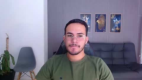 Snapshot of arontrey21_ chatting on September 27, 7:08 pm Adrian online show from September 27, 7:08 pm