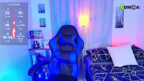 Snapshot of arontroy_wi chatting on October 24, 10:33 am noah and ivy online show from October 24, 10:33 am