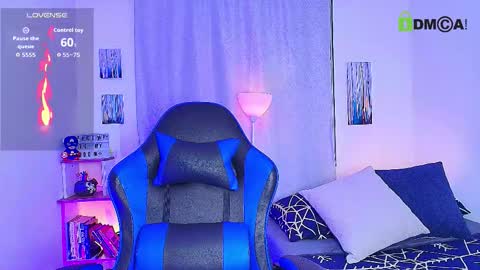 Snapshot of arontroy_wi chatting on October 31, 10:05 am noah and ivy online show from October 31, 10:05 am