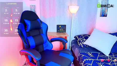 Snapshot of arontroy_wi chatting on November 4, 10:36 am noah and ivy online show from November 4, 10:36 am