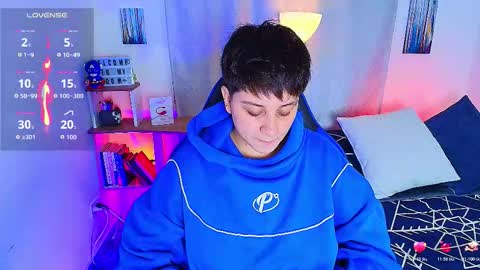 Snapshot of arontroy_wi chatting on November 19, 1:38 am noah and ivy online show from November 19, 1:38 am