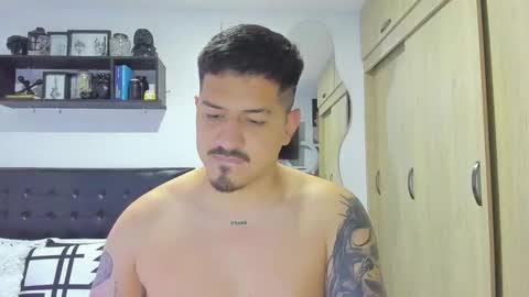 Snapshot of aronwilliams69 chatting on November 12, 10:52 pm ARON Independent model online show from November 12, 10:52 pm