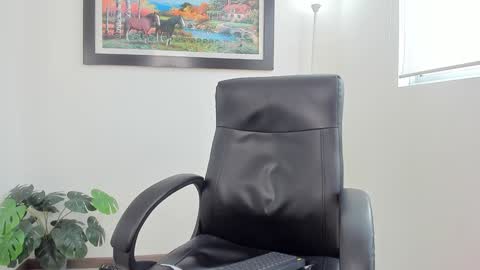 Snapshot of aroon_connor chatting on January 10, 6:17 pm   online show from January 10, 6:17 pm