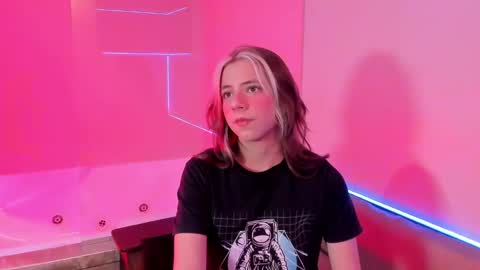 Snapshot of artemisablake chatting on December 19, 9:17 pm artemisablake online show from December 19, 9:17 pm