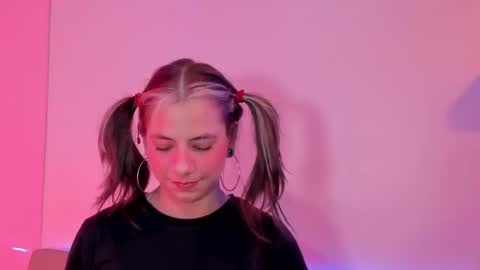 Snapshot of artemisablake chatting on December 20, 12:19 am artemisablake online show from December 20, 12:19 am