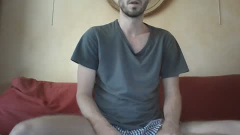 Snapshot of arthurinparis chatting on July 8, 12:09 pm ajul75 online show from July 8, 12:09 pm
