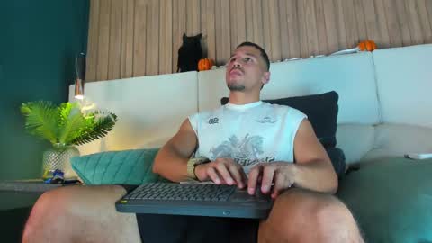 Snapshot of arthurlam chatting on October 19, 7:36 pm Arthur online show from October 19, 7:36 pm