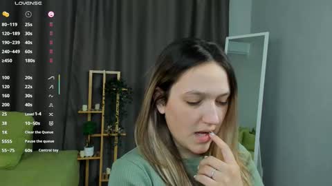 Snapshot of arthurpelto chatting on October 3, 7:33 pm Sara online show from October 3, 7:33 pm