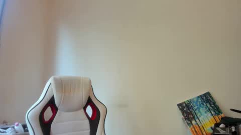 Snapshot of artsyandcraftsy_ chatting on October 22, 8:58 am MIA online show from October 22, 8:58 am