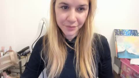 Snapshot of artsyandcraftsy_ chatting on November 26, 11:28 pm MIA online show from November 26, 11:28 pm