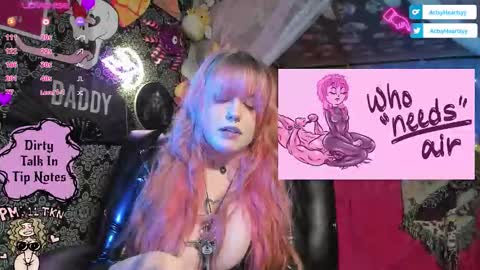 ArtsyHeartsyy online show from January 10, 3:41 am