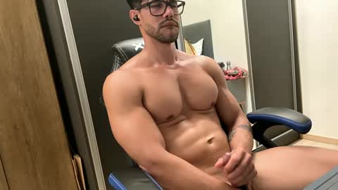 Snapshot of artvillasboas chatting on December 17, 11:27 pm Arthur Villasboas online show from December 17, 11:27 pm