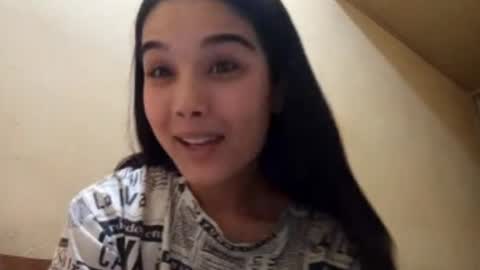 Snapshot of arvillahamner chatting on December 3, 6:06 pm Amina online show from December 3, 6:06 pm