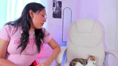 Snapshot of ary_and_kel chatting on February 21, 8:49 pm Ariana and Kelsieh online show from February 21, 8:49 pm