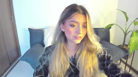 Snapshot of ary_cam230 chatting on December 3, 8:07 pm Zahaara online show from December 3, 8:07 pm