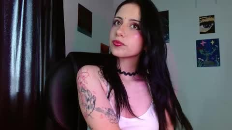   Independent Model online show from February 3, 8:47 pm