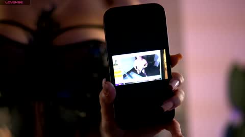 Snapshot of aryadeluna chatting on February 7, 2:19 am Lunaa online show from February 7, 2:19 am