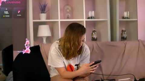 Snapshot of aryadeluna chatting on February 24, 3:12 am Lunaa online show from February 24, 3:12 am