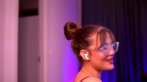 Snapshot of aryadeluna chatting on September 25, 8:23 pm Lunaa online show from September 25, 8:23 pm