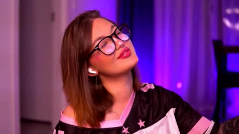 Snapshot of aryadeluna chatting on October 7, 12:41 am Lunaa online show from October 7, 12:41 am