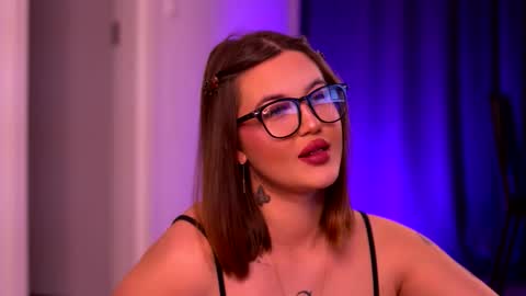 Snapshot of aryadeluna chatting on October 27, 7:29 pm Lunaa online show from October 27, 7:29 pm